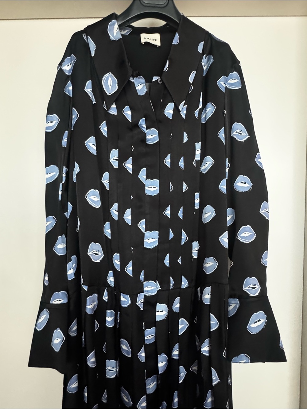 KHAITE Pre-Fall 2023 Lip Print Pleated Silk Dress Size 6 - Picture 7 of 13